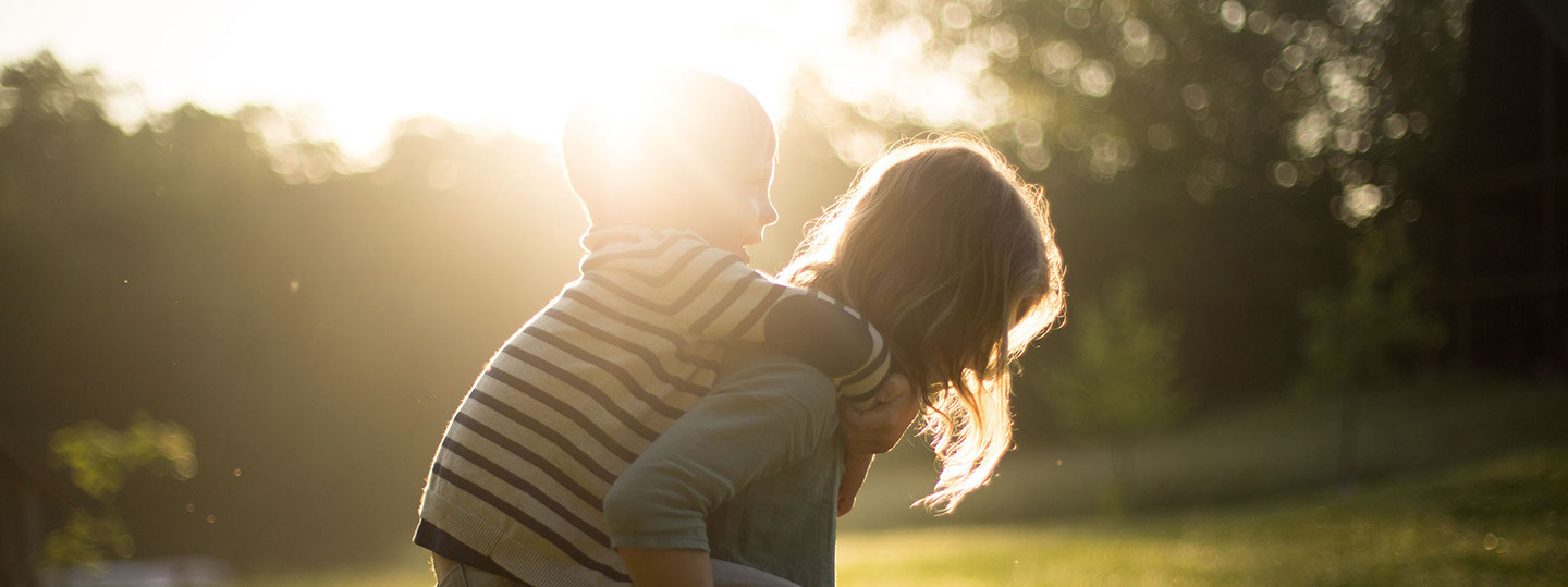 Startbild (Symbolfoto) im Sonnenlicht